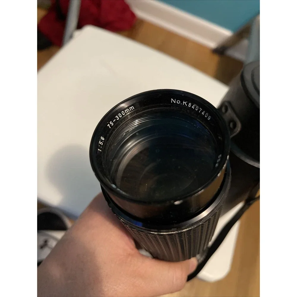 Albinar-ADG 1:5.6 75-300mm No.K8477395 Camera With Case (12)
